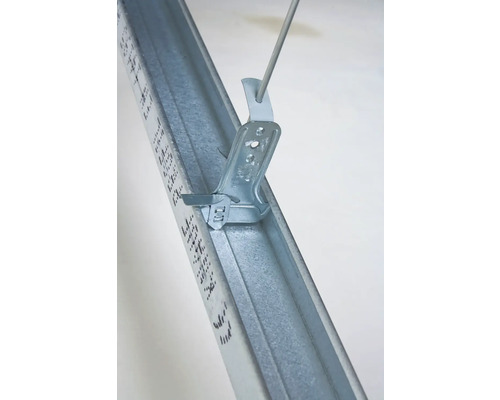 Montage einer Metallschiene mit Befestigungsclip