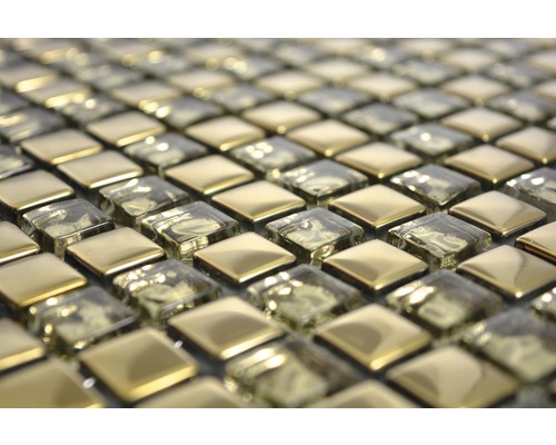 Nahaufnahme von quadratischen Glasmosaikfliesen