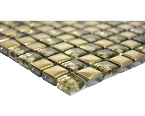 Mosaikfliesen mit quadratischen Glassteinen