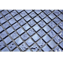 Quadratische Mosaikfliesen aus Glas