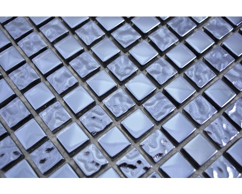 Quadratische Mosaikfliesen aus Glas