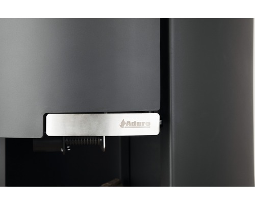 Detailansicht eines Aduro Kaminofens mit Luftzufuhrregler