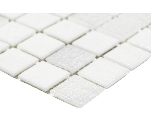 Mosaikfliesen mit quadratischen Steinen