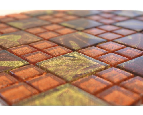 Quadratische Mosaikfliesen aus Glas
