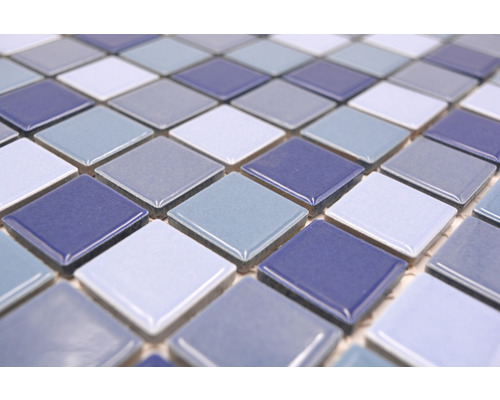 Nahaufnahme von Mosaikfliesen