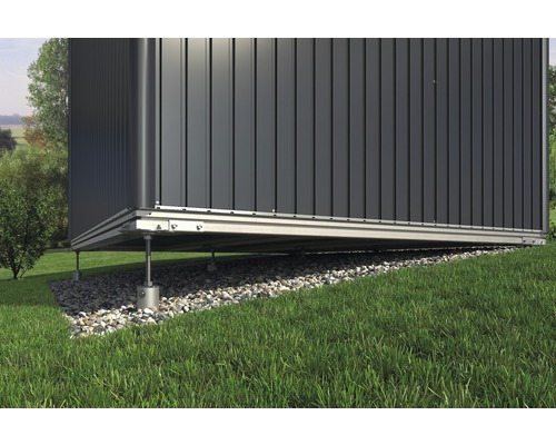 Metallgartenhaus mit Fundament auf Rasen