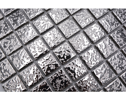 Nahaufnahme von quadratischen Mosaikfliesen