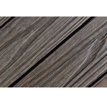 Detailaufnahme von Terrassendielen aus Holz