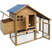 Hühnerstall aus Holz mit Fenster, Tür und Freilaufgehege