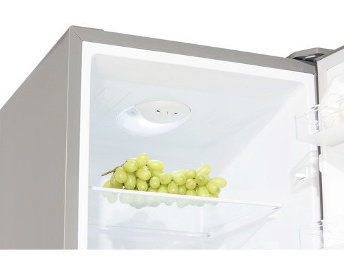 Innenraum eines Kühlschranks mit Trauben