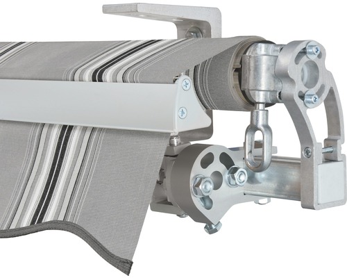 Detailansicht einer Markise mit Streifenmuster und Aluminiumgestell