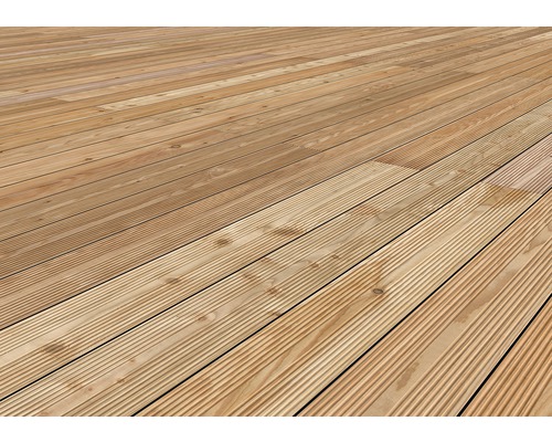 Holzterrasse mit geriffeltem Design