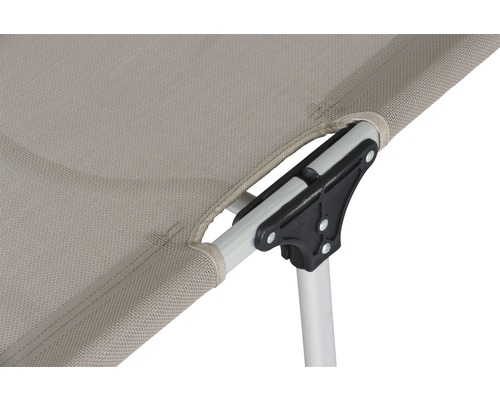 Detailansicht einer Feldbett-Ecke mit Aluminiumrahmen und Textilbezug