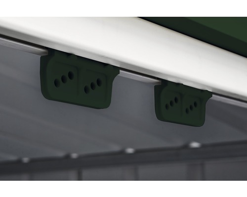 Detailansicht des Aufbaus eines Gerätehauses mit Halterungen