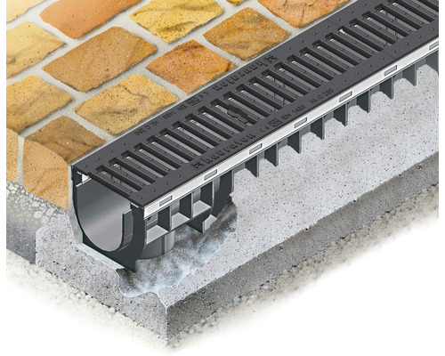 Entwässerungsrinne aus Beton mit Gitterrost