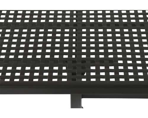 Detailansicht einer Tischplatte mit durchbrochenem, geflochtenem Design