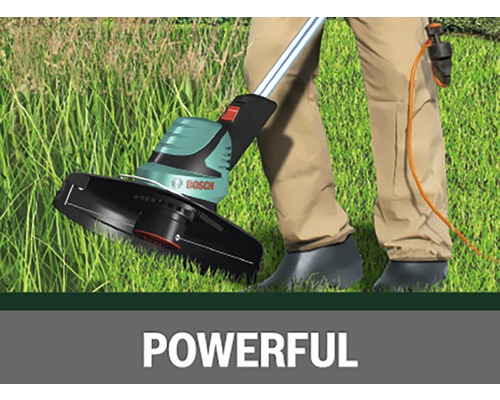 Rasentrimmer im Einsatz auf Rasenfläche