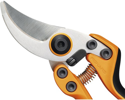 Nahaufnahme einer Gartenschere von Fiskars