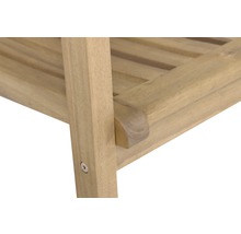 Detailansicht eines Holzmöbels mit Schraube