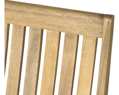Detailansicht einer Holzgartenbank mit Lattenrost