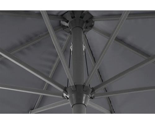 Detailansicht eines Sonnenschirms, der die Struktur und das Design zeigt