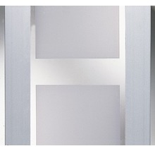 Detailansicht einer Duschwand mit rechteckigen Dekorelementen