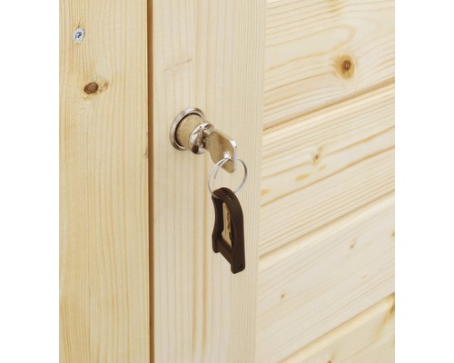 Schlüssel im Schloss einer Holztür