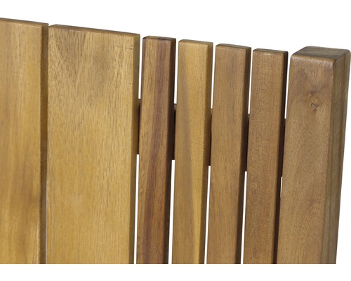 Detailansicht einer Gartenbank aus Holz