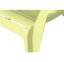 Detailansicht eines Gartenstuhls aus Kunststoff