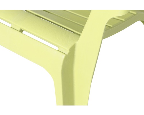 Detailansicht eines Gartenstuhls aus Kunststoff