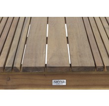 Gartentisch aus Holz mit Lattenstruktur und Siena Garden Logo