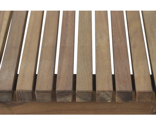 Detailansicht einer Gartenbank aus Holzlatten