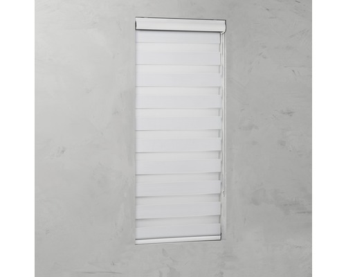 Fensterrollo mit horizontalen Streifen zur Lichtregulierung