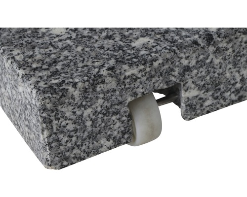 Detailansicht einer Schirmständerplatte aus Granit mit Rolle.