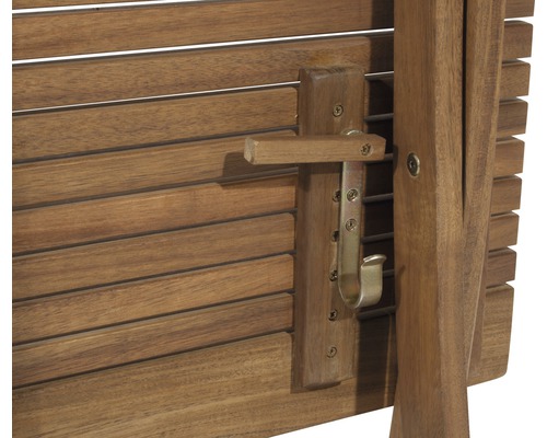 Detailansicht eines Holzzauns mit Verschlussmechanismus