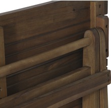 Zusammengeklappter Gartentisch aus Holz