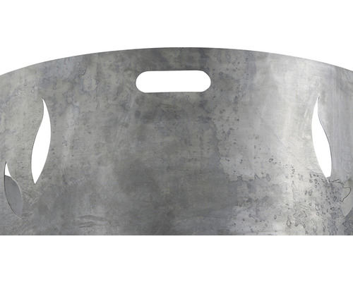 Feuerschale aus Metall mit Ausschnitten