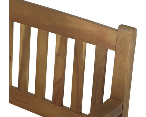 Detailansicht einer Holzbank mit Lattenmuster