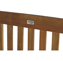Detailansicht eines Gartenmöbels aus Holz mit dem Siena Garden Logo.