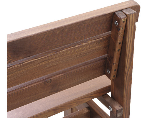 Detailaufnahme einer Holzgartenbank mit Schraubenbefestigung