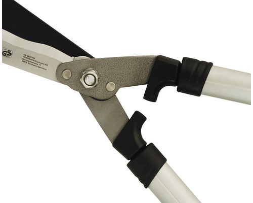 Detailansicht einer Heckenschere mit grauen Metallklingen und weißen Griffen