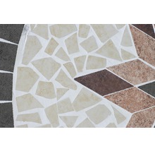 Nahaufnahme eines Mosaikmusters mit Fliesenfragmenten