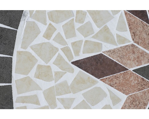 Nahaufnahme eines Mosaikmusters mit Fliesenfragmenten