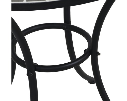 Detailansicht des Metallgestells eines Gartentisches