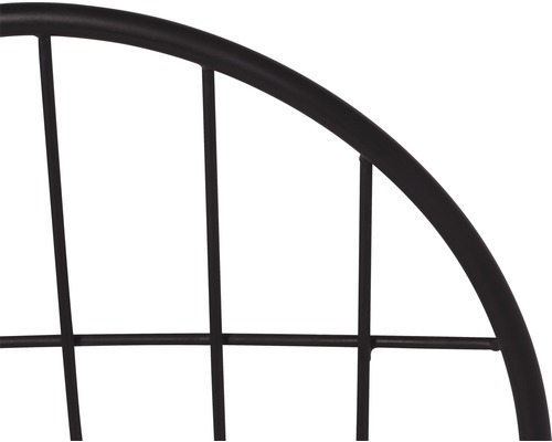 Detailansicht eines schwarzen Metallgitterbogens