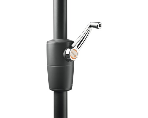 Detailansicht eines Sonnenschirms mit Kurbelmechanismus
