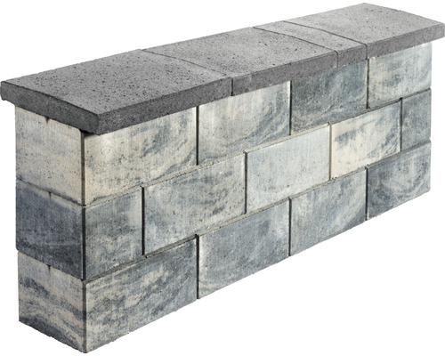 Mauer aus Betonsteinen mit Abdeckung