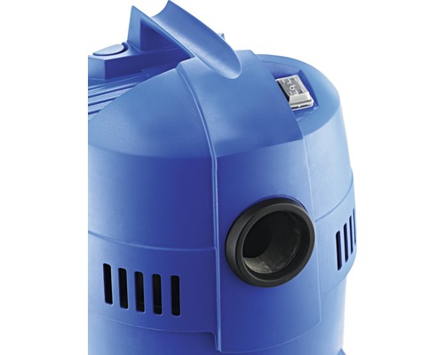 Detailansicht eines blauen Staubsaugers mit Schalter und Anschluss