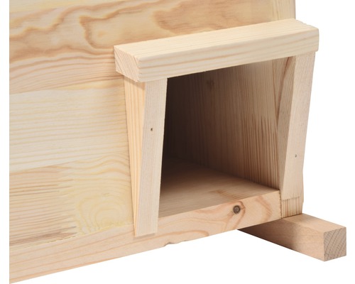 Detailansicht eines unbehandelten Nistkastens aus Holz