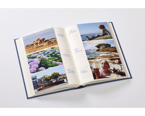 Offenes Fotoalbum mit Urlaubsfotos